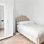 Modern Apartment Paris Moulin Rouge